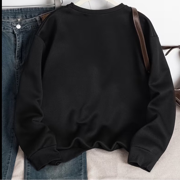 Black Tiger Blowing Bubblegum Graphic Sweatshirt Pink Accents Women’s XXL NWT - Picture 2 of 5